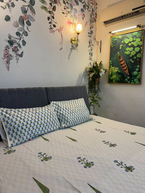 Mahi Hand Block Printed King Bedsheet with Reversible Pillow Covers (90 x 108 inches)