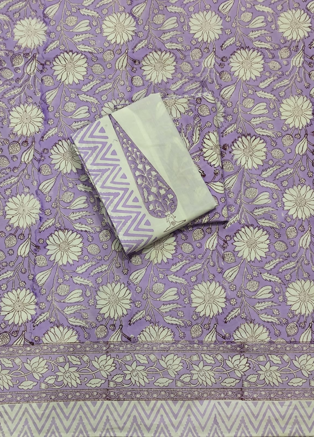Hand Block Printed King Bedsheet with Reversible Pillow Covers (90 x 108 inches)