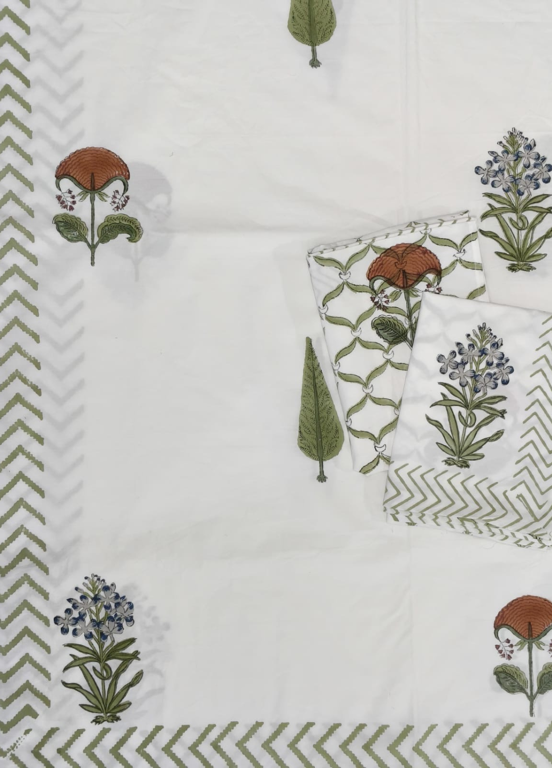 Hand Block Printed Super King Bedsheet with Reversible Pillow Covers (108 x 108 inches)
