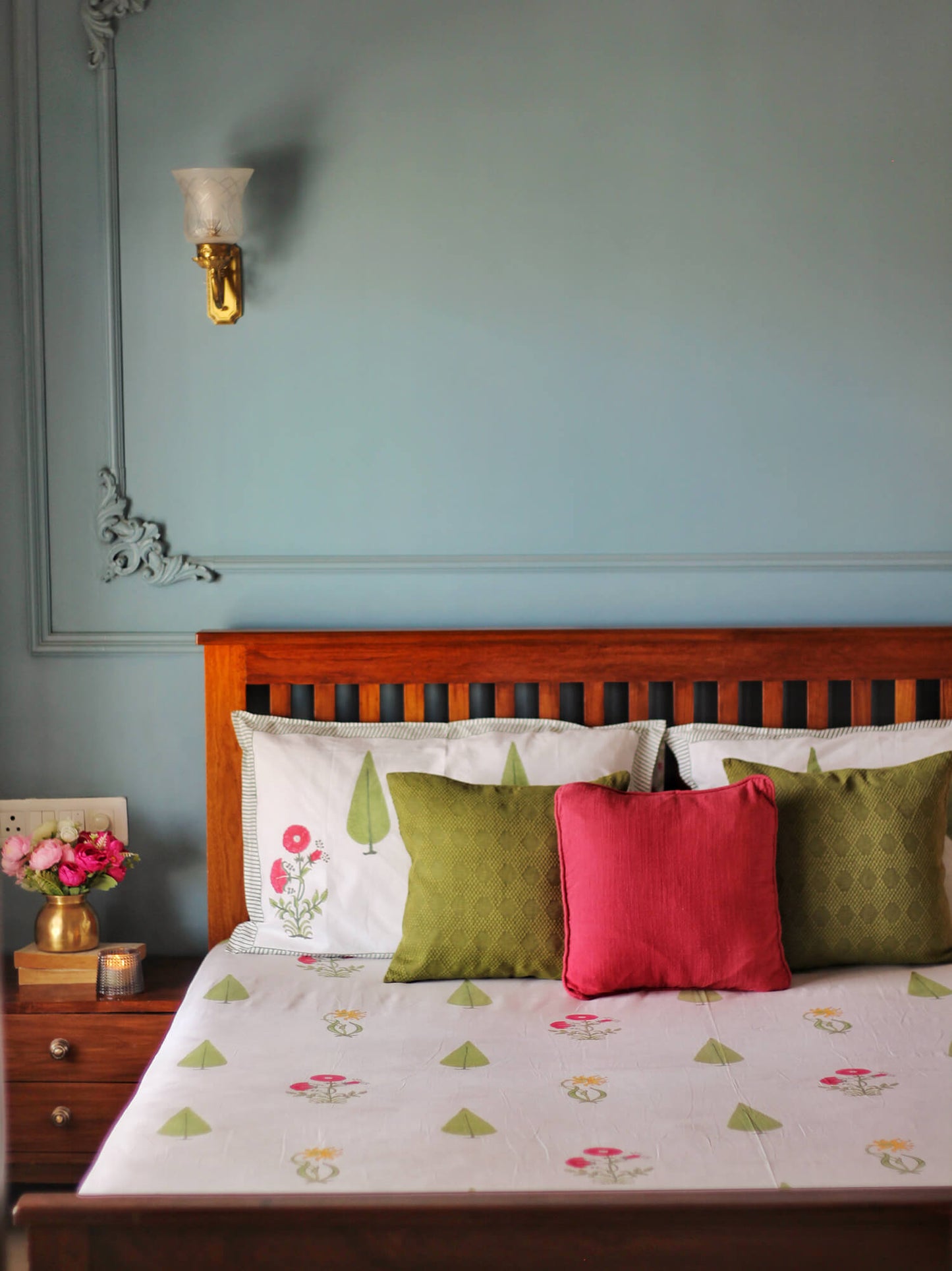 Sultan Bagh Collection - Hand Block Printed King Bedsheet with Reversible Pillow Covers (90 x 108 inches)