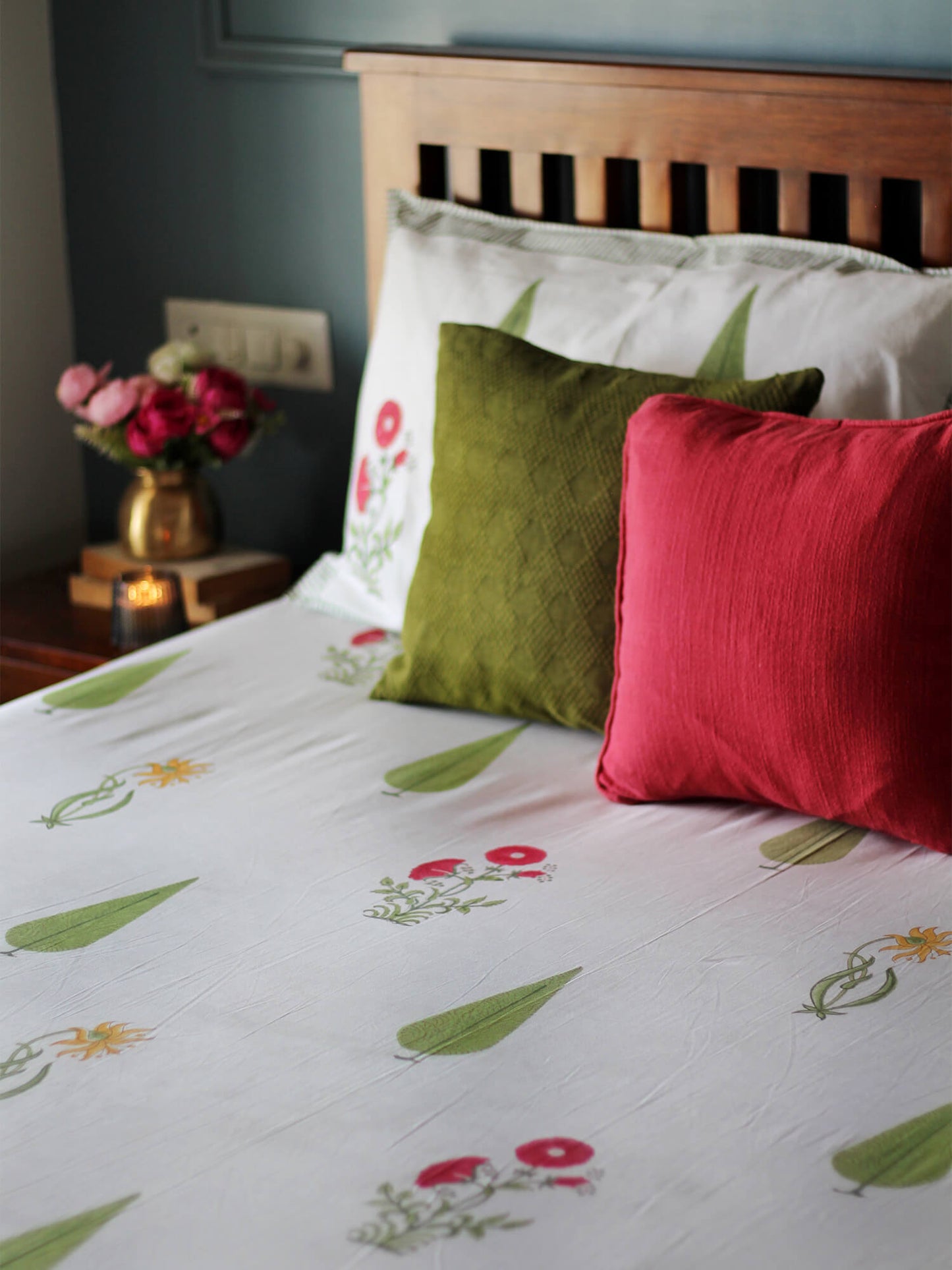 Sultan Bagh Collection - Hand Block Printed King Bedsheet with Reversible Pillow Covers (90 x 108 inches)