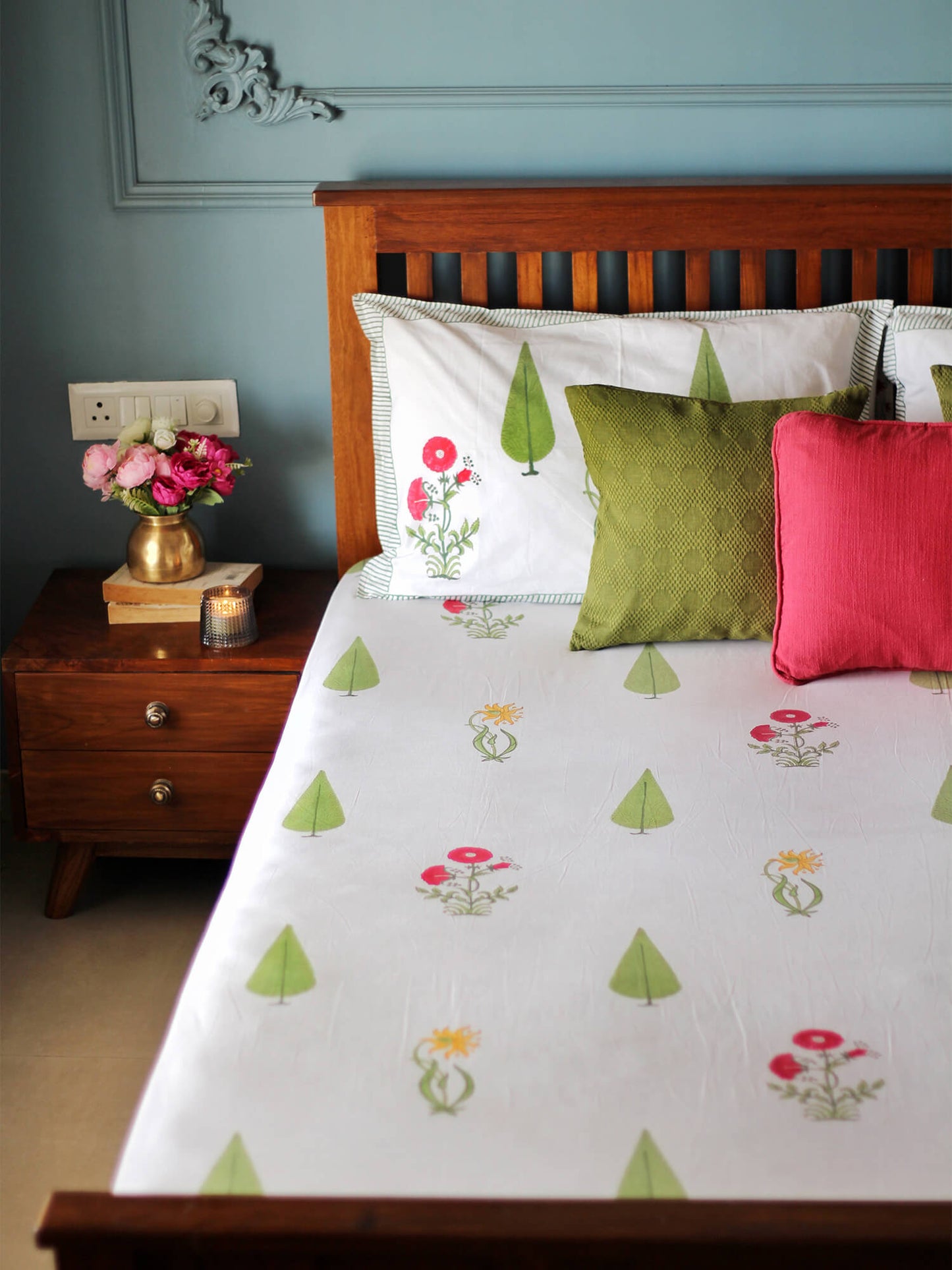 Sultan Bagh Collection - Hand Block Printed King Bedsheet with Reversible Pillow Covers (90 x 108 inches)