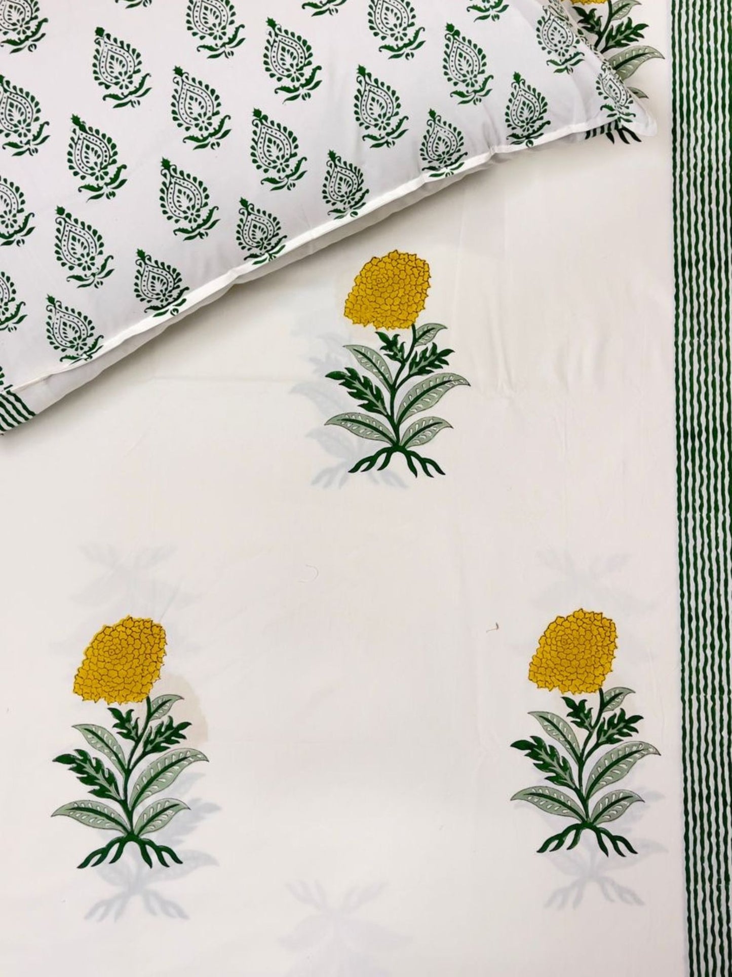 Surya Hand Block Printed King Bedsheet with Reversible Pillow Covers (90 x 108 inches)